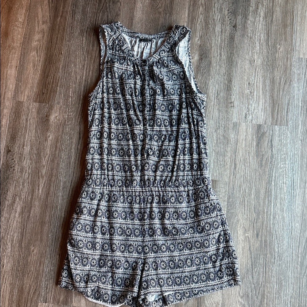 Sleeveless Printed Romper in Black & White